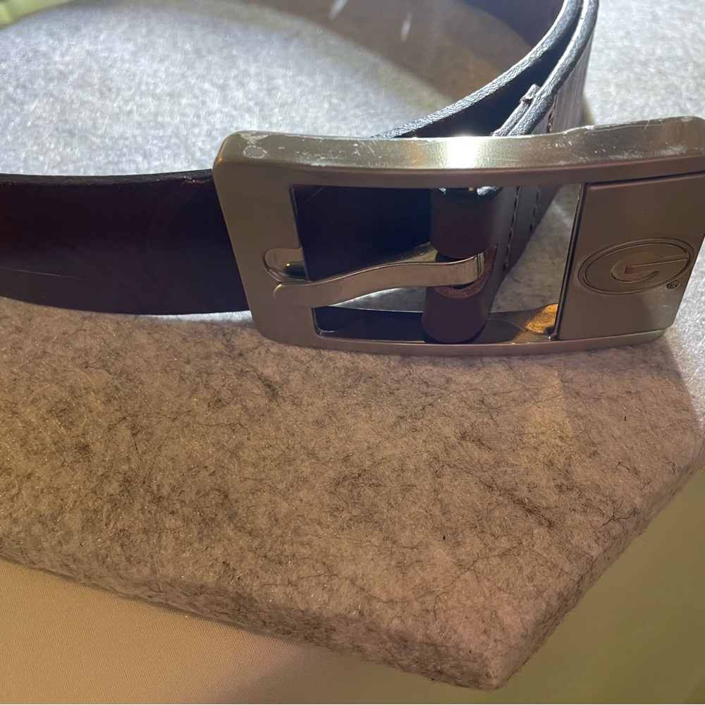 Georgia Men’s 32 “L 1” W - Brown leather with embossed G - silver buckle. EUC
